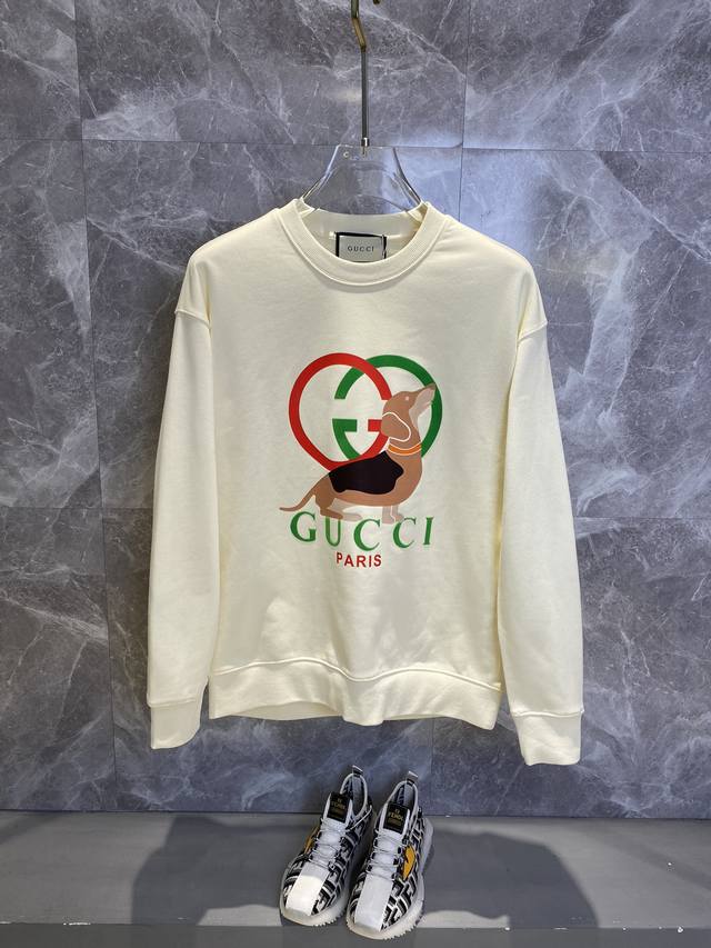 可年后 Gucci古奇 秋冬新款高克重380克重磅卫衣出货啦！！ 定制高克重纯棉卫衣面料 搭配当下流行重工工艺 做工走线精细 面料上身舒适 男女同款，版型微阔