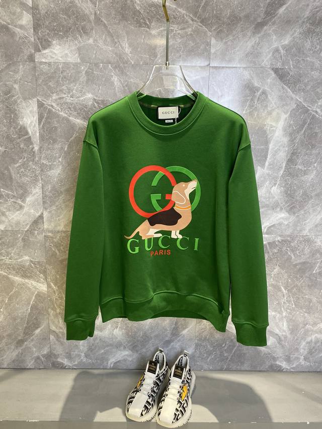 可年后 Gucci古奇 秋冬新款高克重380克重磅卫衣出货啦！！ 定制高克重纯棉卫衣面料 搭配当下流行重工工艺 做工走线精细 面料上身舒适 男女同款，版型微阔