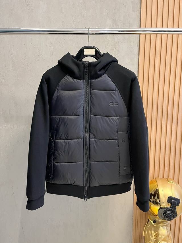 Balenciaga巴黎世家 高品质羽绒服 极度防寒 顶级设计 整件羽绒服更为型格 内里防钻绒工艺处理的非常的好，顶级五金更是客供定制的 即时尚又保暖 整件拥有