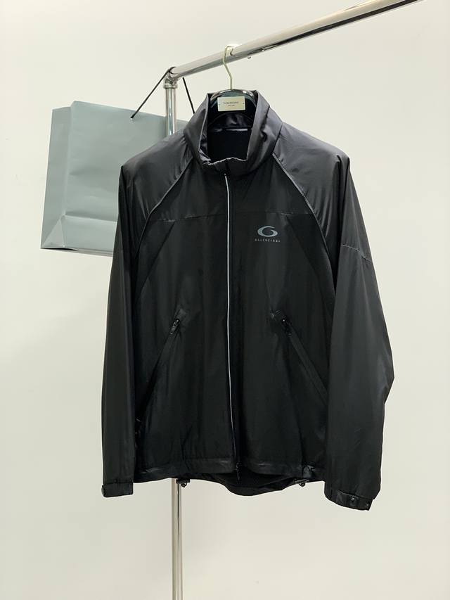 衣服 ，裤子 ，Balenciaga 巴黎世家，2025春季最新款，专柜同步有售，原单狠货，爆款时尚休闲套装，进口原版面料，独特设计，顶级印花工艺字母图案装饰l