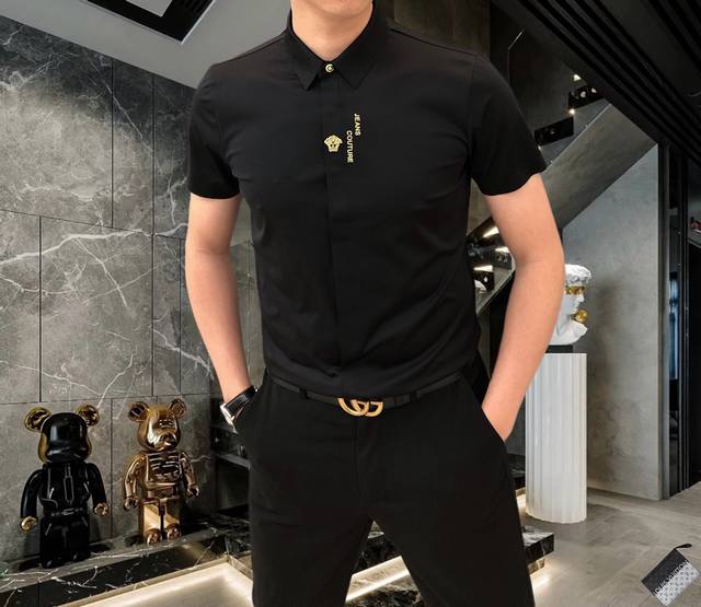 VERSACE 范思哲 2025春夏男士衬衣时尚休闲短袖衬衫，香港洋行渠道货，重磅高端臻品，一款高奢品鉴白金级单品，品相纯正！ 25ss春夏颜值度颇高的一款衬衫