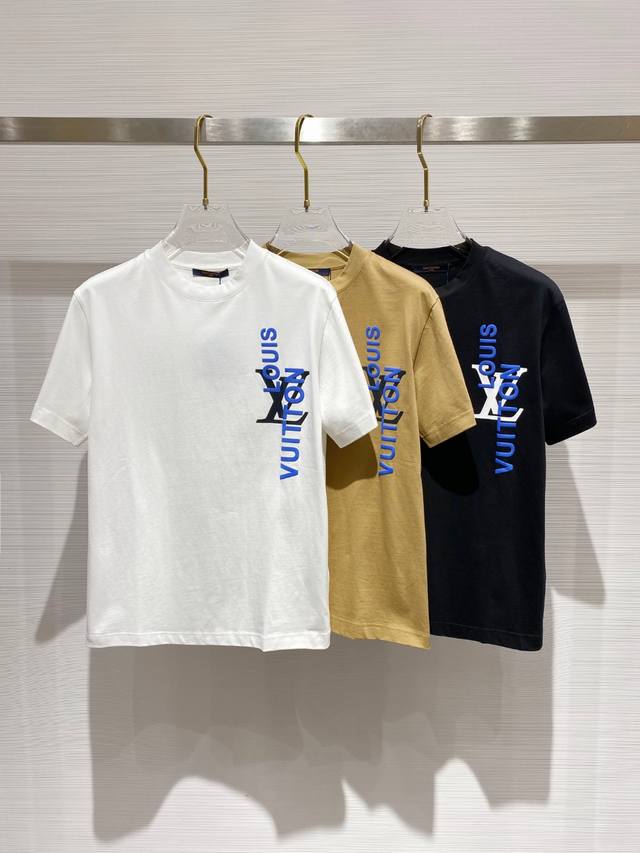 LV 2025早春新款男女同款短袖T恤，！定制专属纯棉面料，定制原版工艺螺纹，胸前重工字母logo工艺设计！简约大方，从容百搭，档次极高，完美融入时尚还有风情感