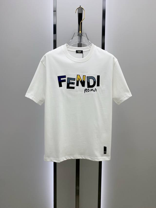 ss芬家纯棉最新面料 最高版本 胸前字母FENDI重工刺绣工艺经典标识图案logo时尚简约潮流短袖，最顶级的品质专柜原单短袖，顶级制作工艺进口面料，专柜款独特设