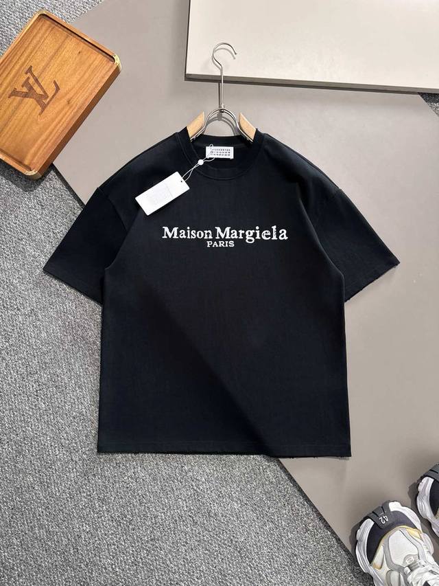 Maison Margiela MM6 马丁马吉拉 25春夏新款潮牌AC宽松纯棉T恤，男女同款热固印胶标语百搭短袖。 INS爆款登陆，宽松OV的廓形剪裁，经典标