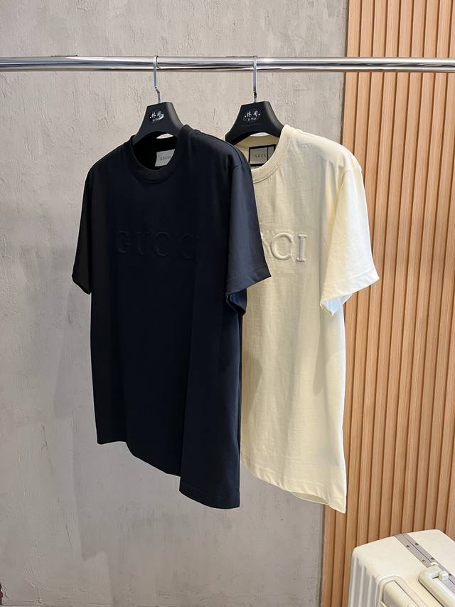 Gucci 25ss新款短袖，最新品牌经典LOGO图案，高标准定制，上身非常有型，客供进口高档240克纯棉面料质感非常细腻，细节工艺精湛考究，塑造性极高的一款单