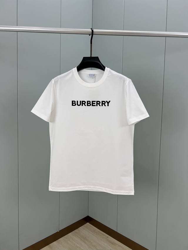 Burberry 春夏品牌经典字母徽标印花棉质短袖T恤，ZG同款，正面饰有简约品牌经典字母、整体图案简洁大方而又不失格调，定制高支高密80支双股丝光棉面料，上身