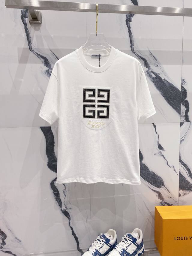 GIVENCHY GVC纪梵希 320克圆领短袖T恤 标志性网布绣花字母LOGO标识 官方同步 1:1原版开模 时尚个性 百搭潮流 纯原品质 原版洗水面料 吊牌