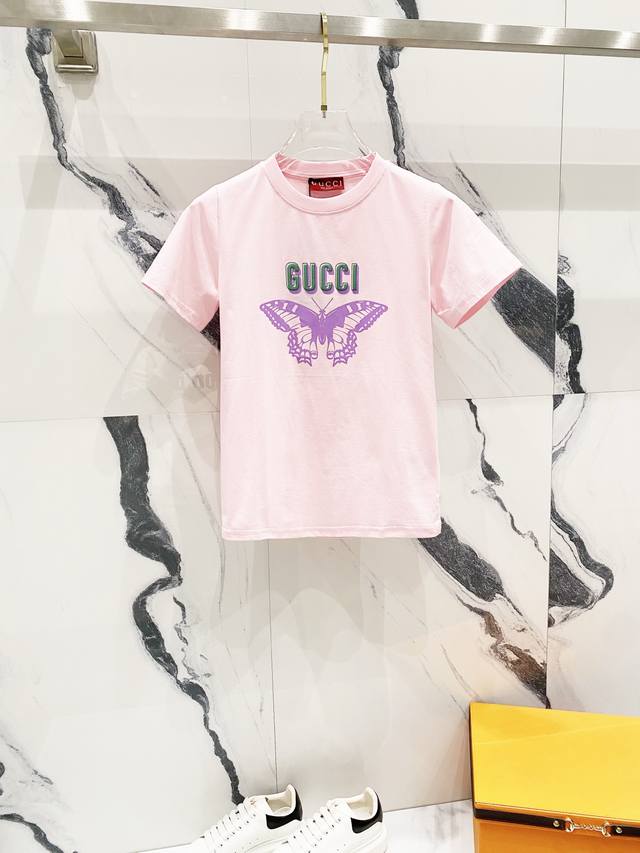 女款] GUCCI 古驰 2025新款 50支双冰爽棉1 g面料 蝴蝶字母LOGO印花标识 官方同步 高版本 时尚个性 百搭潮流 纯原品质 原版面料 吊牌 领标