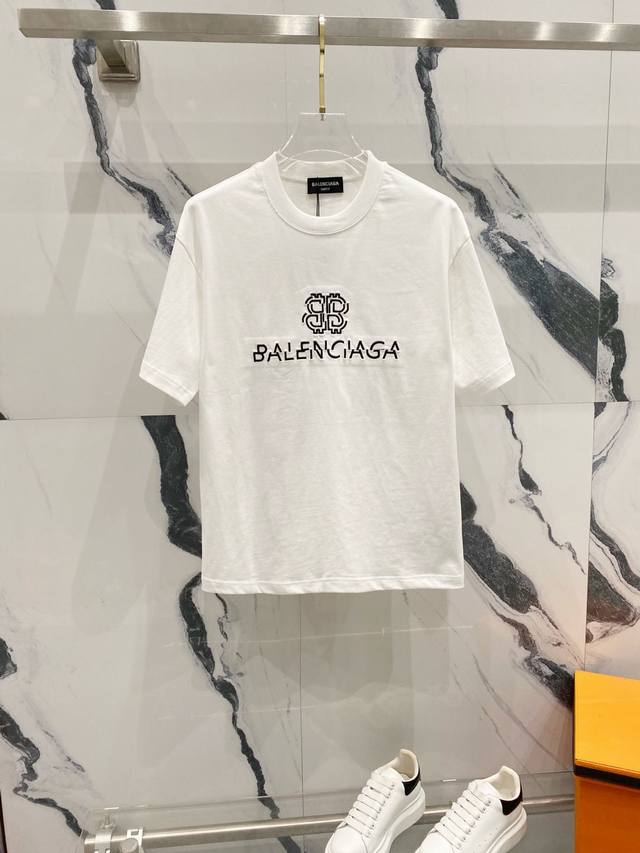 BALENCIAGA巴黎世家320克圆领短袖T恤 个性错位刺绣BB字母LOGO标识 官方同步 1:1原版开模 时尚个性 百搭潮流 纯原品质 原版洗水面料 吊牌