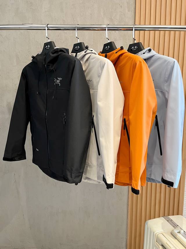 开春新品 ARC’TERYX*始祖鸟24ss新款轻薄硬壳冲锋衣 百搭户外男女同款 采用原厂GORE-TEX科技面料 细节辅料全部同步gtx材质严密防风！不易脏污