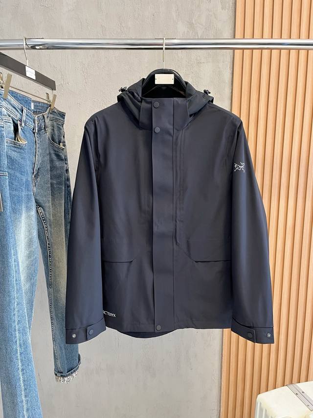 开春新品 ARC’TERYX*始祖鸟24ss新款轻薄硬壳冲锋衣 百搭户外男女同款 采用原厂GORE-TEX科技面料 细节辅料全部同步gtx材质严密防风！不易脏污