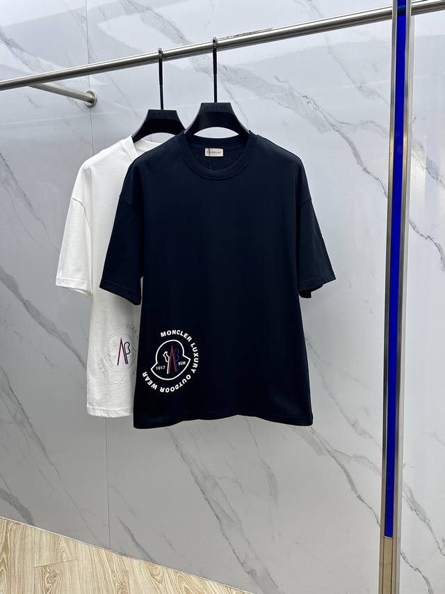 Moncler 蒙口 最新印花半袖T恤 罗纹衣领 100% 棉 精选zp定织定染高密度纯棉面料，布纹清晰 手感柔软舒适 立体图案logo印花工艺 进口环保胶浆 - 点击图像关闭