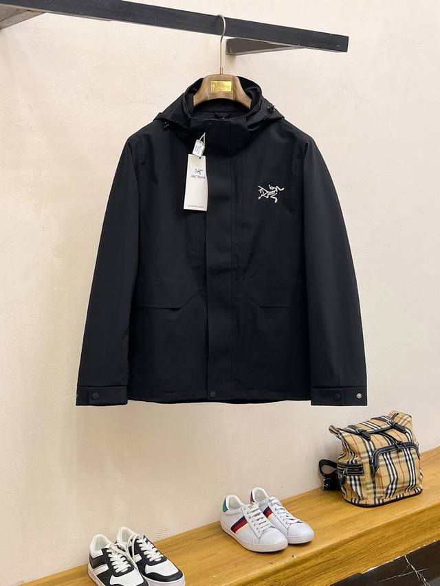 开春新品 ARC’TERYX*始祖鸟24ss新款轻薄硬壳冲锋衣 百搭户外男女同款 采用原厂GORE-TEX科技面料 细节辅料全部同步gtx材质严密防风！不易脏污