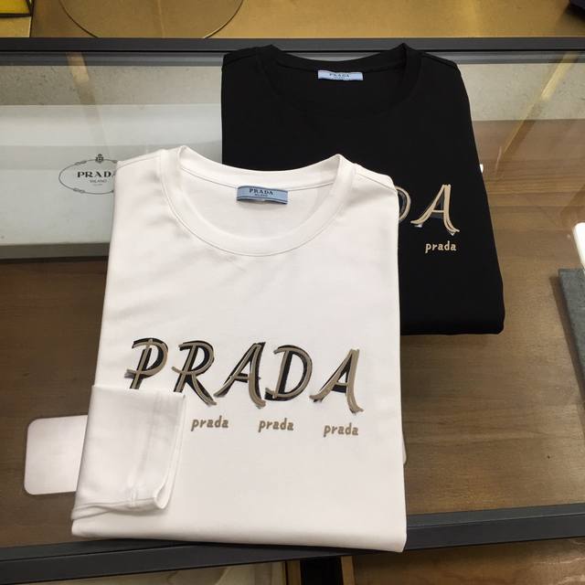 新品上市 Prad... 2025春季专柜新品 休闲长袖T恤 单穿打底 ，顶级贸易公司货，重磅高端尖品，意大利原产 品相完美一流！工艺logo设计感超强的一款单