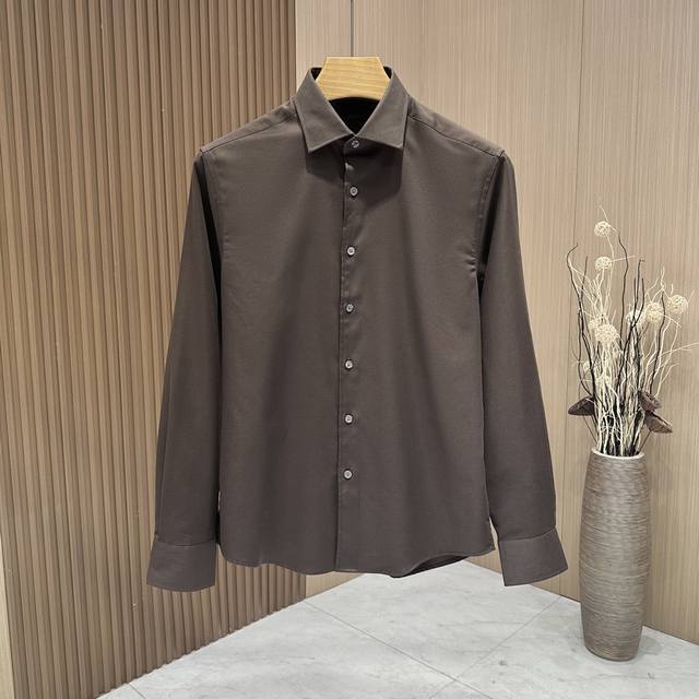 Zegna 杰尼亚 2025ss春夏推出新款衬衫系列，老钱风格非常高级定制定染的色调，高阶段的工艺技术，贴身穿着，完全不扎！亲肤舒适，非常有型！经过处理，成衣洗