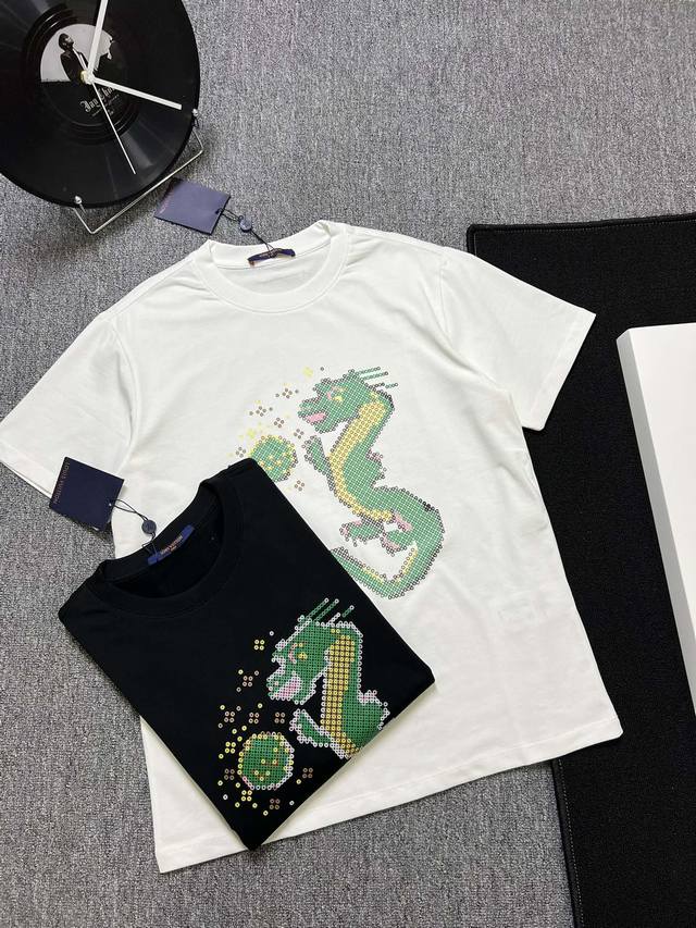 LV 25s夏款 颜色 黑色 白色 尺码 s m l xl 前印花 300g精梳紧密棉 高品质 男女同款