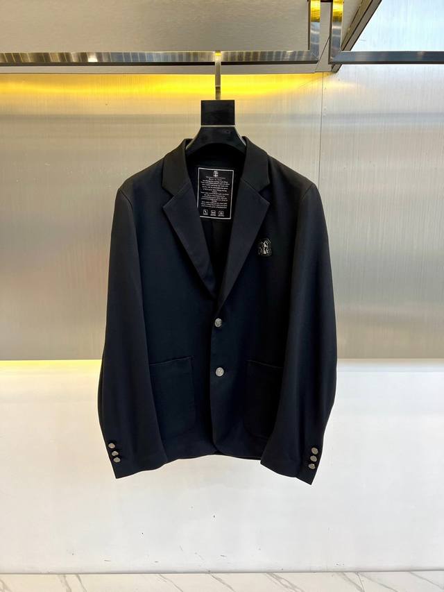 Brunello cucinelli-BC、2025春夏新款西服外套。 进口面料2.5%羊绒2.5%氨纶24%锦纶71%莫代尔混纺制成。立体裁剪金属徽章。质感无