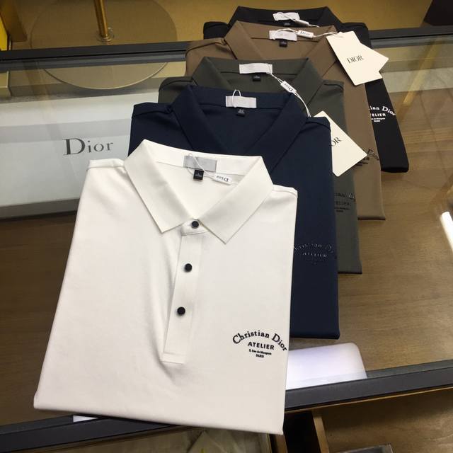 新品 Dio...r... 高端Polo 2025SS春夏新品 Go 时尚休闲翻领T恤，甄选优质天丝凉爽面料，无痕切割工艺，胸前密针精致logo设计标识，客供订