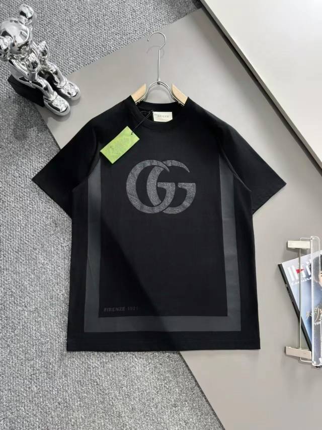 隔天到 GUCCI 古驰 2025新款 龟裂双G字母logo 立体相框印花 男女同款 短袖t恤 定制260克100％双纱纯棉面料 定染32支双股螺纹 领标吊牌主