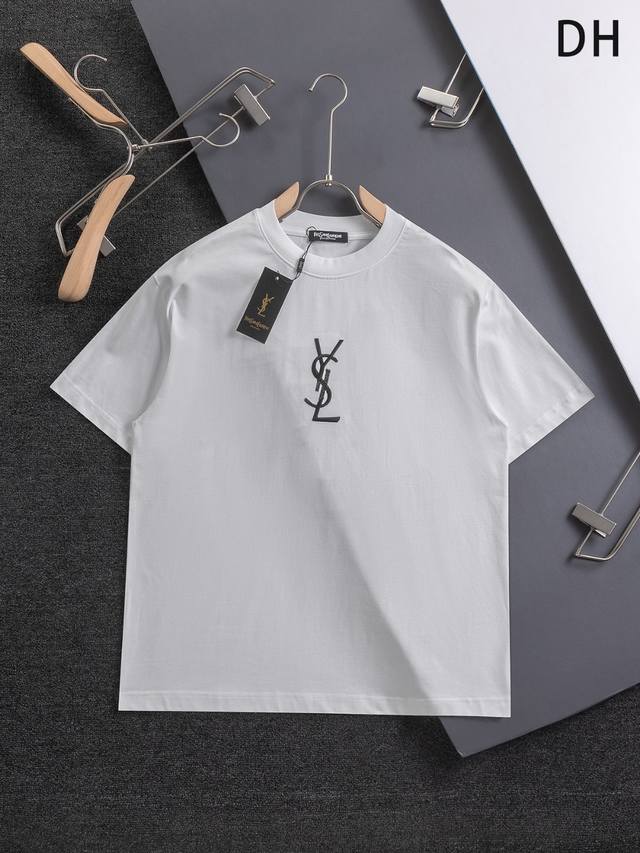 Yves Saint Laurent 圣罗兰。YSL 高版本 微宽版型S-XL 25SS新品限量专柜走秀款 胸前字母刺绣拼接3D平面刺绣logo 后幅大logo