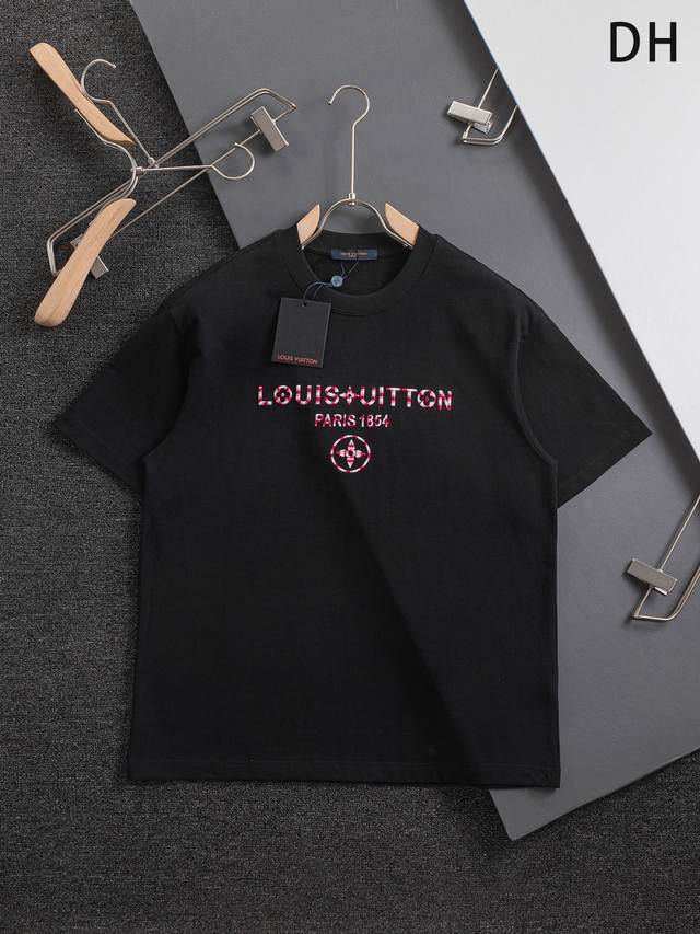 Louis Vuitton 路易威登 1V 微宽版型S-Xl 25SS LV 新品专柜走秀款 胸前立体字母樱花1854刺绣logo重工艺 短袖T恤，男女同款！短