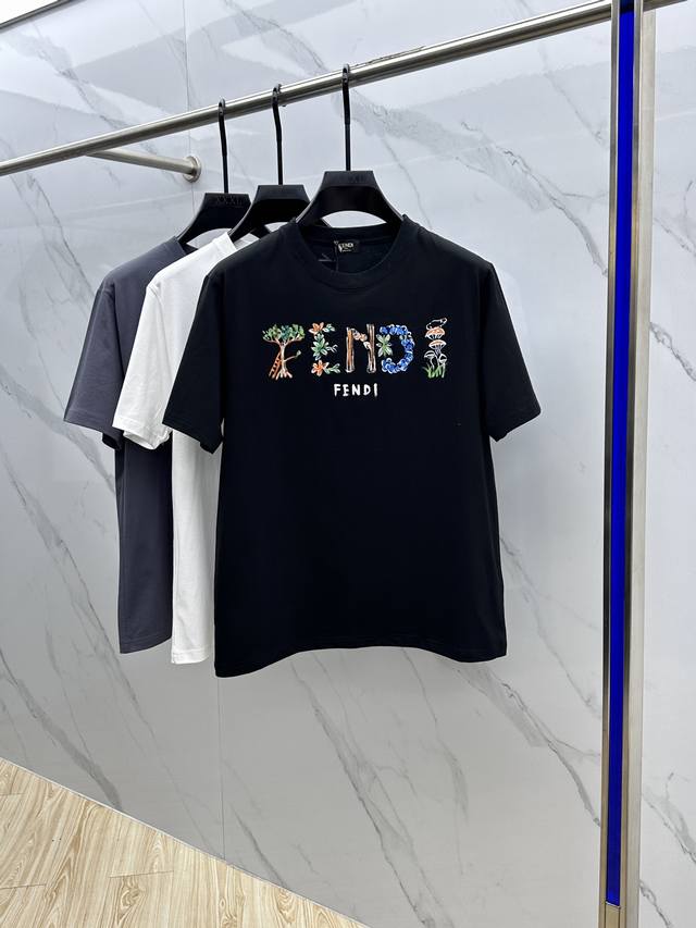 Fendi 芬迪 2025春夏新款男士短袖T恤圆领，全新升级百搭基础款，低调奢华，品格之选！甄选进口面料打造而成，吸湿性好，舒适透气，享受轻薄轻松自在的穿着体验