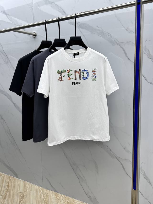 Fendi 芬迪 2025春夏新款男士短袖T恤圆领，全新升级百搭基础款，低调奢华，品格之选！甄选进口面料打造而成，吸湿性好，舒适透气，享受轻薄轻松自在的穿着体验