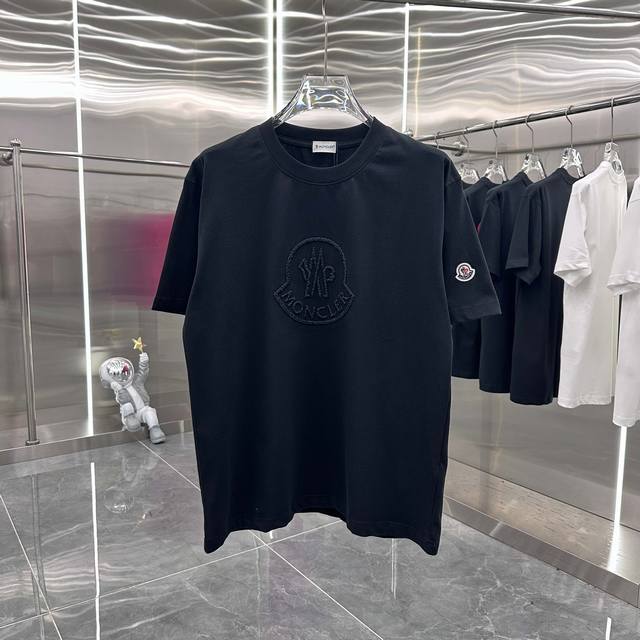 MONCLER 蒙口 2025春夏新款 圆领短袖t恤 特种绣花 时尚男女同款 S M L XL XXL 五个码 黑色 白色