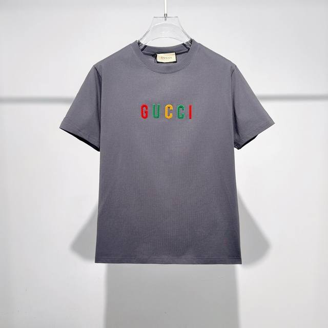 GUCCI GC 25SS早春新款 经典字母logo哇胶厚板短袖 轻奢主义 男女日常通勤穿搭必备单品 正确版本 欢迎对比 码数：S-2XL