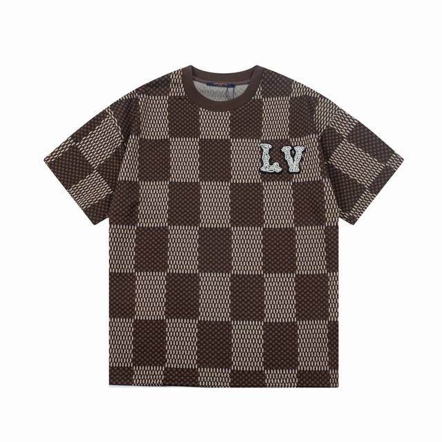 Louis Vuitton 路易威登 珍珠字母棋盘格 大Logo标识精致升级，灵感源自八十年代复古刺绣 原版面料 官方同款 短袖T恤 同缸染面料 手感非常舒服