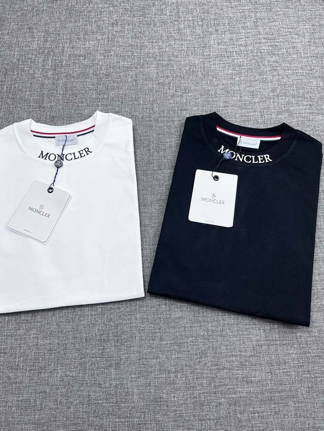 Moncler 蒙口男士休闲圆领短袖，香港洋行渠道臻品，25新品，纯正血统品质，官方主推售卖系列！整体的造型设计颇为惊艳，完美传承了家族的基因，将独有的英伦文化