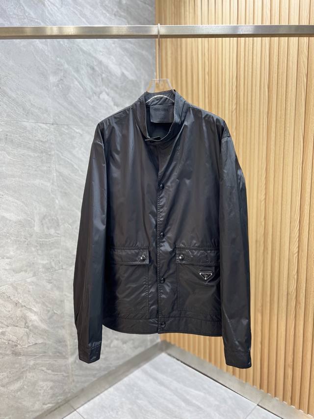 Prada 普拉达 2025年春夏新品上新 三标齐全 薄款夹克防晒服 好货不用过多介绍 看细节 专柜码数：M-XXL 175 140建议L，