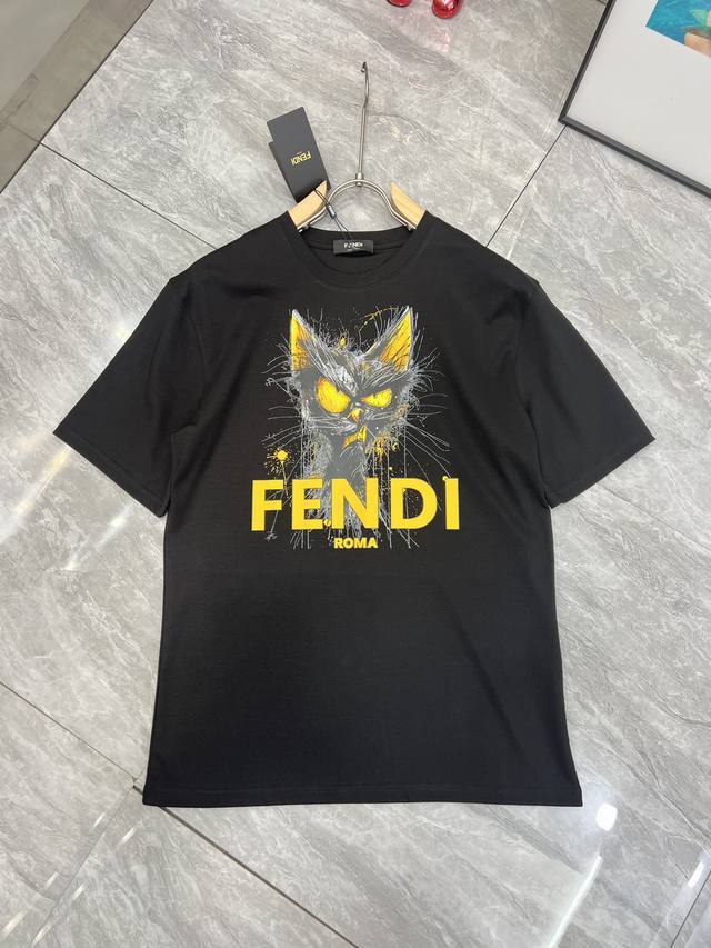 Fendi 芬迪 年春夏新品上新 三标齐全 圆领短袖T恤 好货不用过多介绍 看细节 专柜码数：M-XXL 175 140建议M 码数偏大