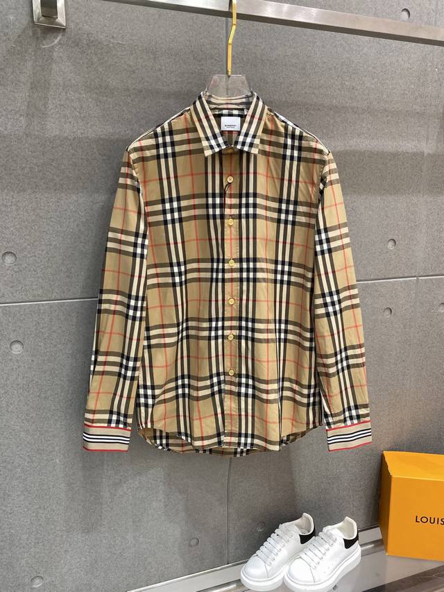 巴宝莉 Burberry 织带拼接格纹棉质 BUR王牌渠道，官网售价五千，一经发售已准备售罄！新配色标志性格纹，超火爆的复古英伦风，格子控必备款！超高人气的格纹