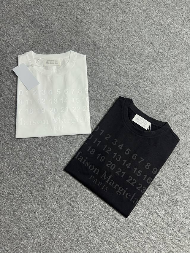 Margiela 25春夏新品短袖T恤 3D立体硅胶字母印花！大方得体！采用定制80支双股丝光棉面料；黑色 白色 S～XXXL