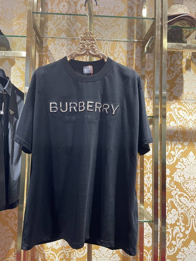 巴宝莉 BURBERRY 原版面料 刺绣logo 官方同款 定制 同缸染面料 手感非常舒服 春夏最新砖柜同步 时尚又个性 超级百搭好看的一款 男女都非常合适 人