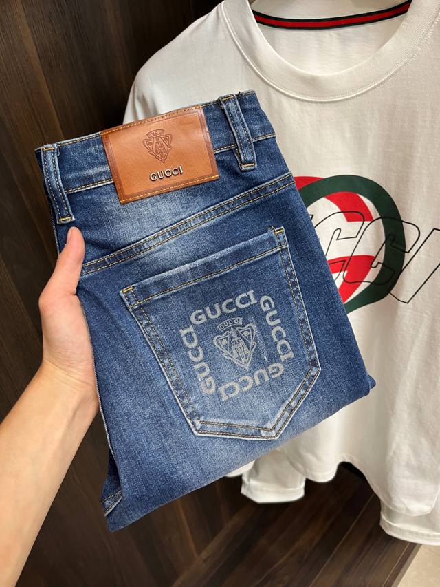 主推 Gucci 古驰 2025爆款牛仔裤时尚休闲牛仔长裤，纯棉小直脚经典牛仔版型！尺码：29-38 H2025新款首发