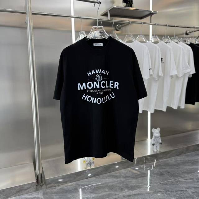 MONCLER 蒙口 2025春夏新款短袖t恤 个性印花 金属点缀男女同款 S M L XL XXL 五个码 黑色 白色 - 点击图像关闭